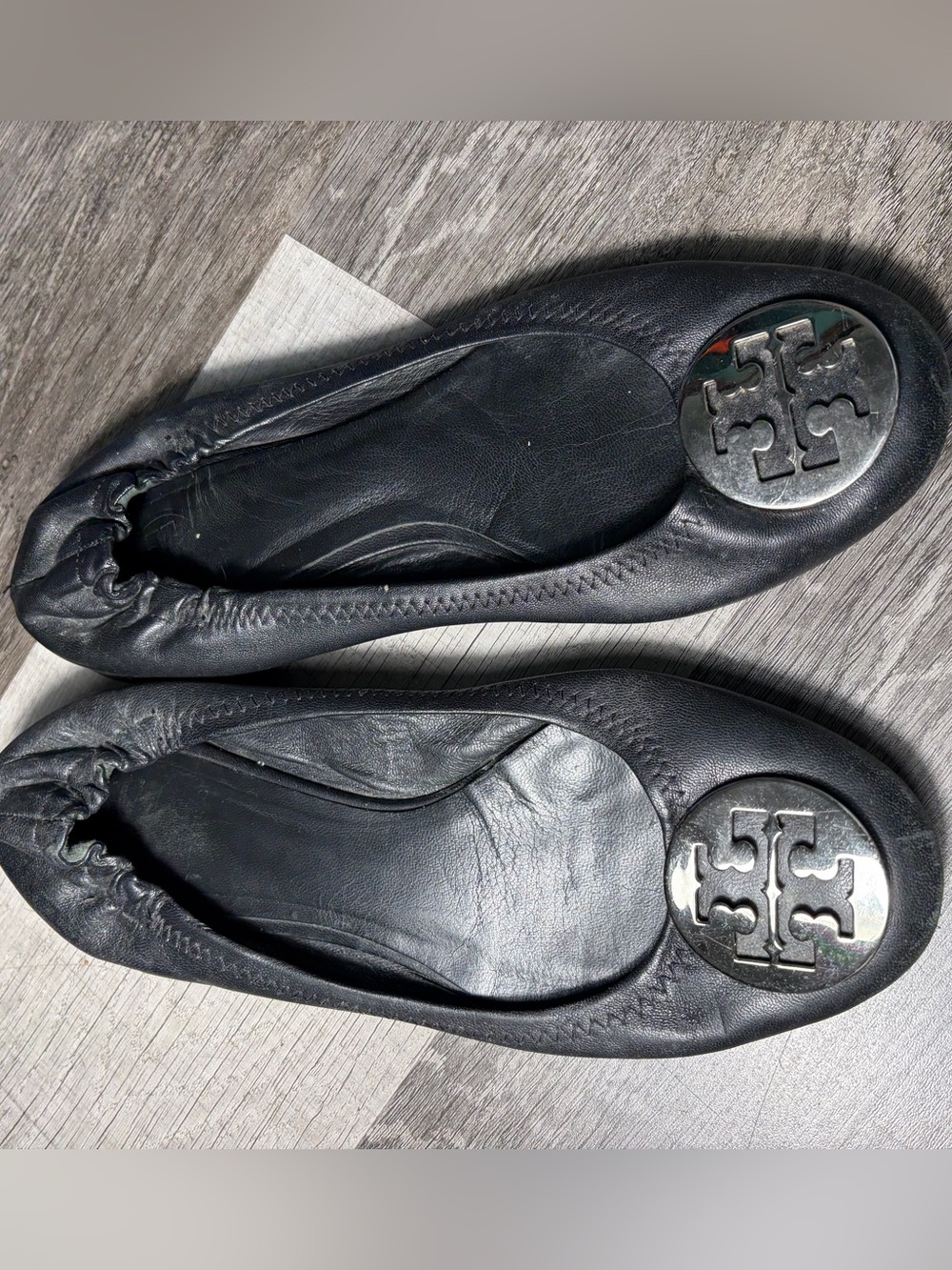 Tory Burch Black Leather Logo Ballet Flats - Picture 2 of 13